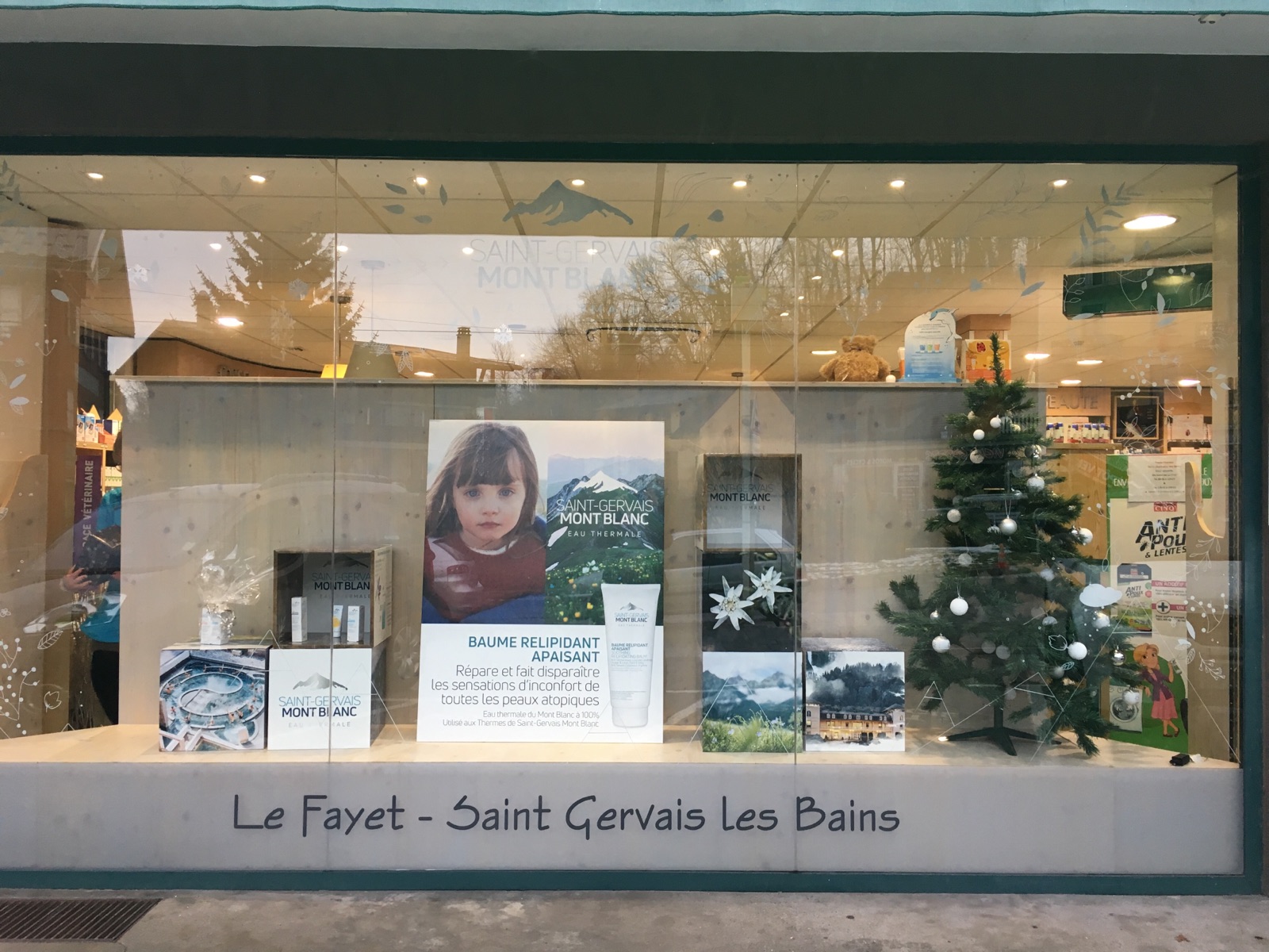 PLV Vitrine cosmétique : Saint-Gervais Mont-Blanc