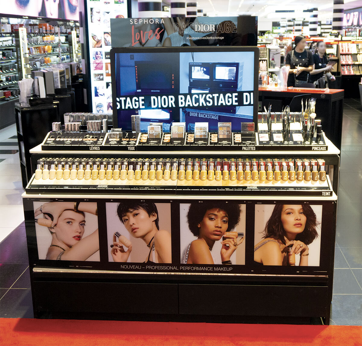 PLV cosmétique, PLV Sephora : Dior Backstage mobiliers et table d'animation théâtralisation, événementielle, plv multi matériaux, habillage, Eco conception