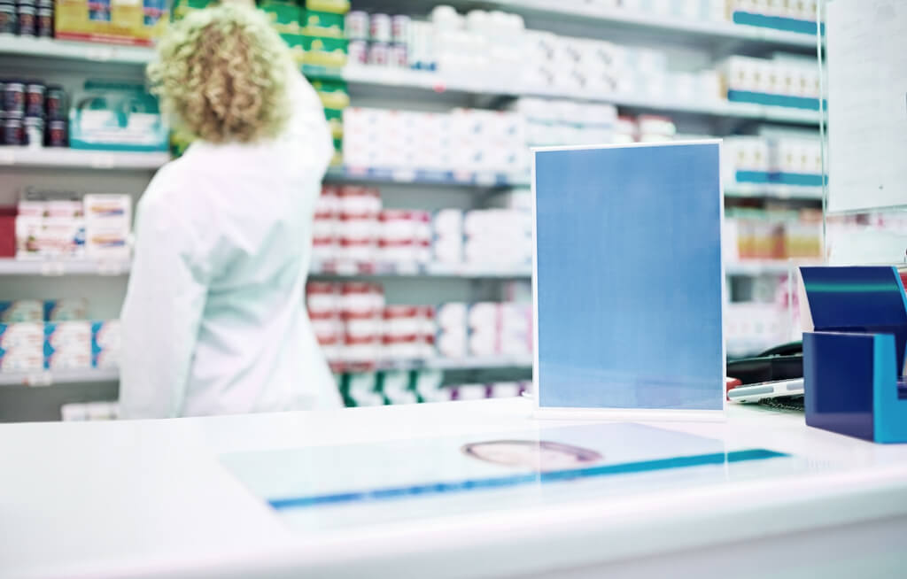 PLV comptoir pharmacie un minimum de place pour glorifier des produits phares