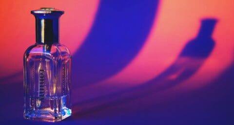 PLV Parfum: Comment sublimer votre message et stimuler l’achat dans votre point de vente ?