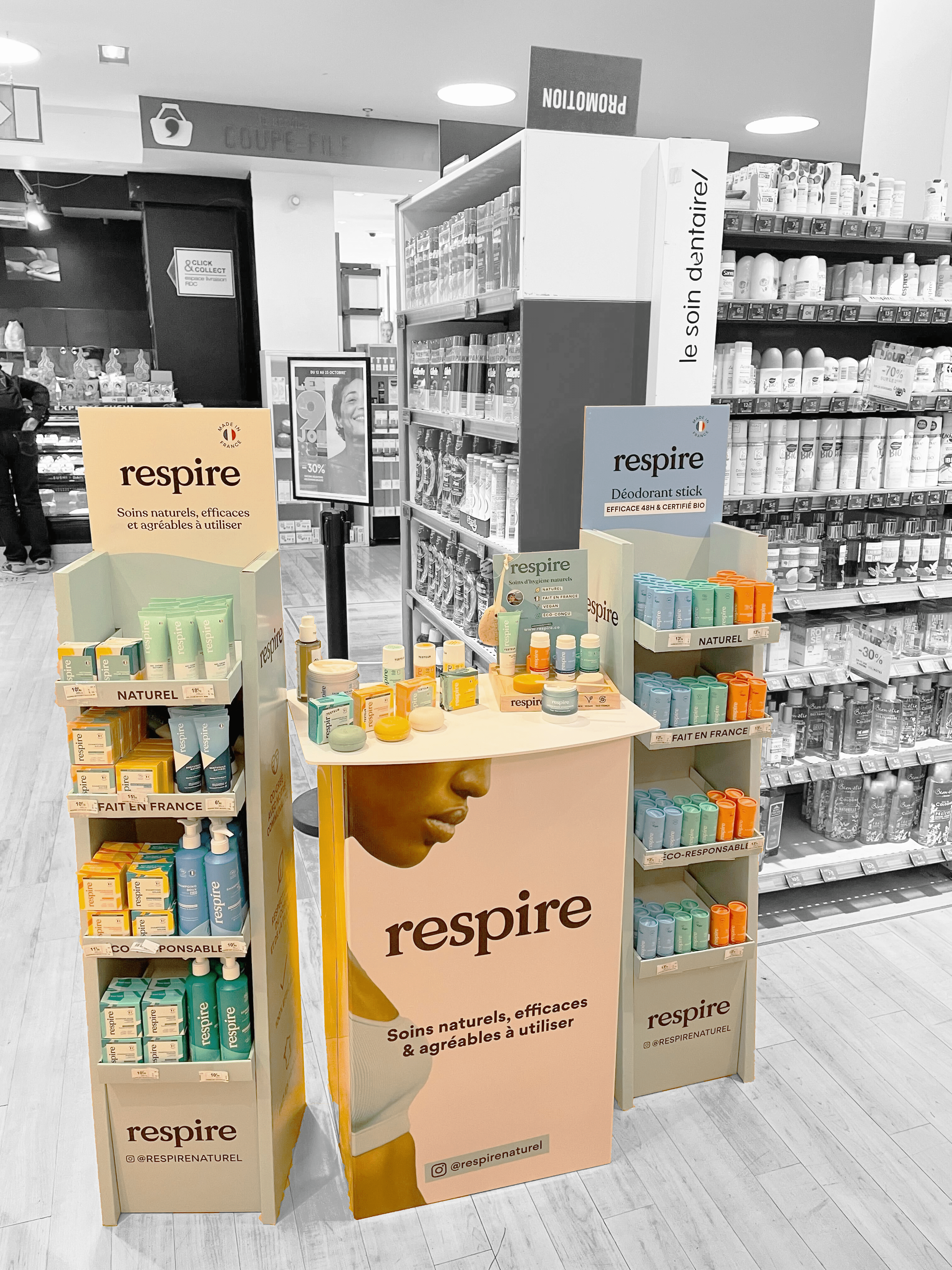 stand Respire avec présentoir en carton