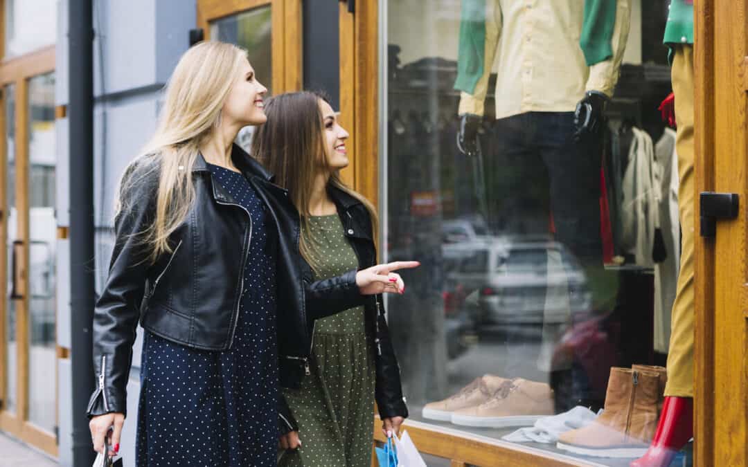 Le Meuble Présentoir en magasin, un incontournable du Merchandising