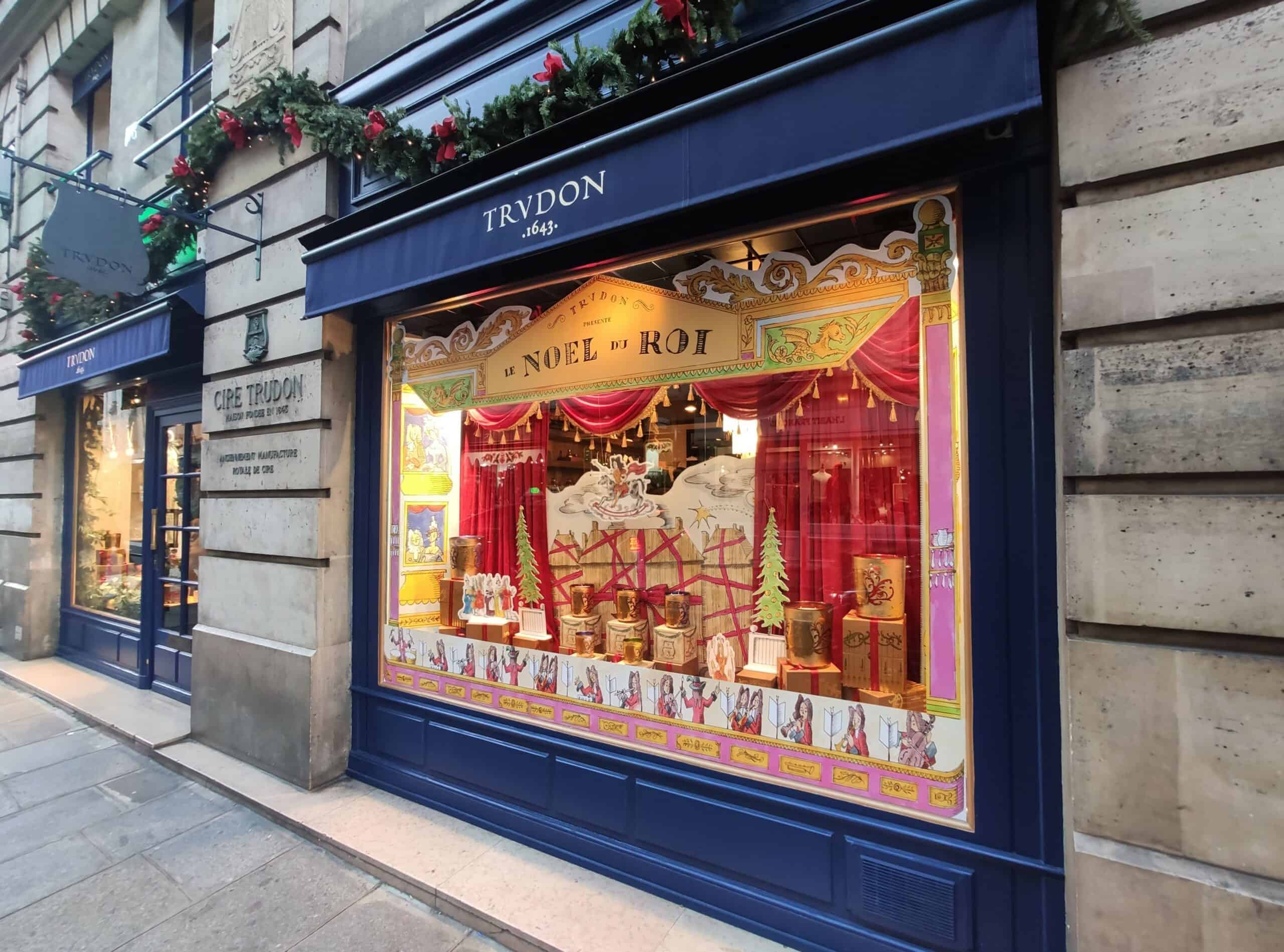 Habillage vitrine Trudon Noel de roi bleu rue Paris