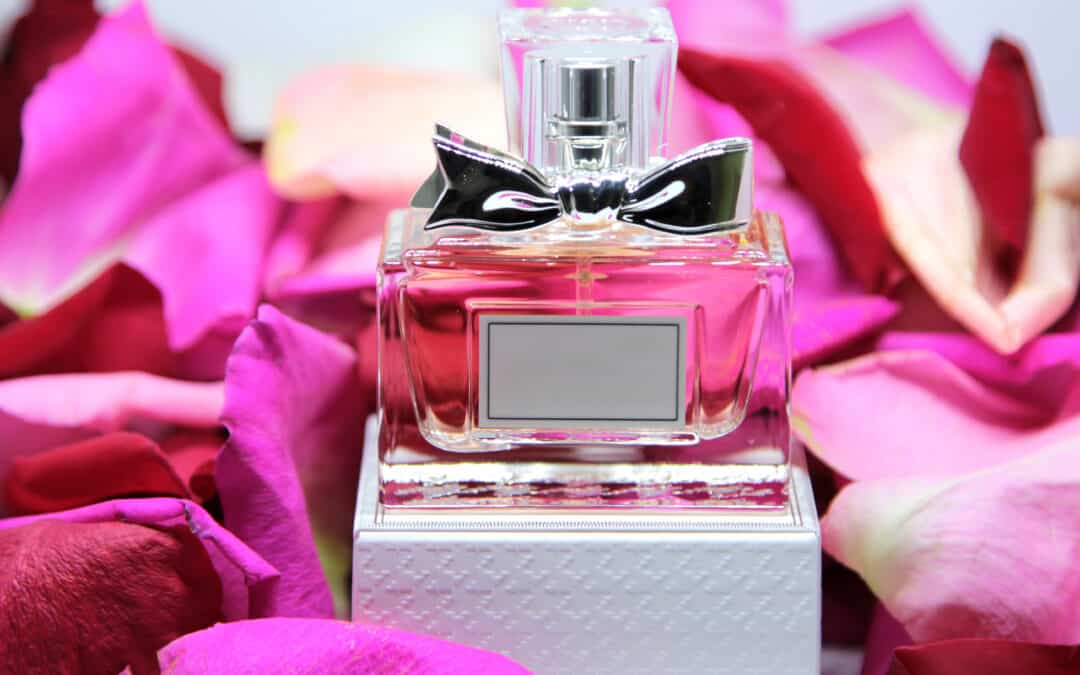 Choisir entre un Podium Parfum et un Présentoir Parfum