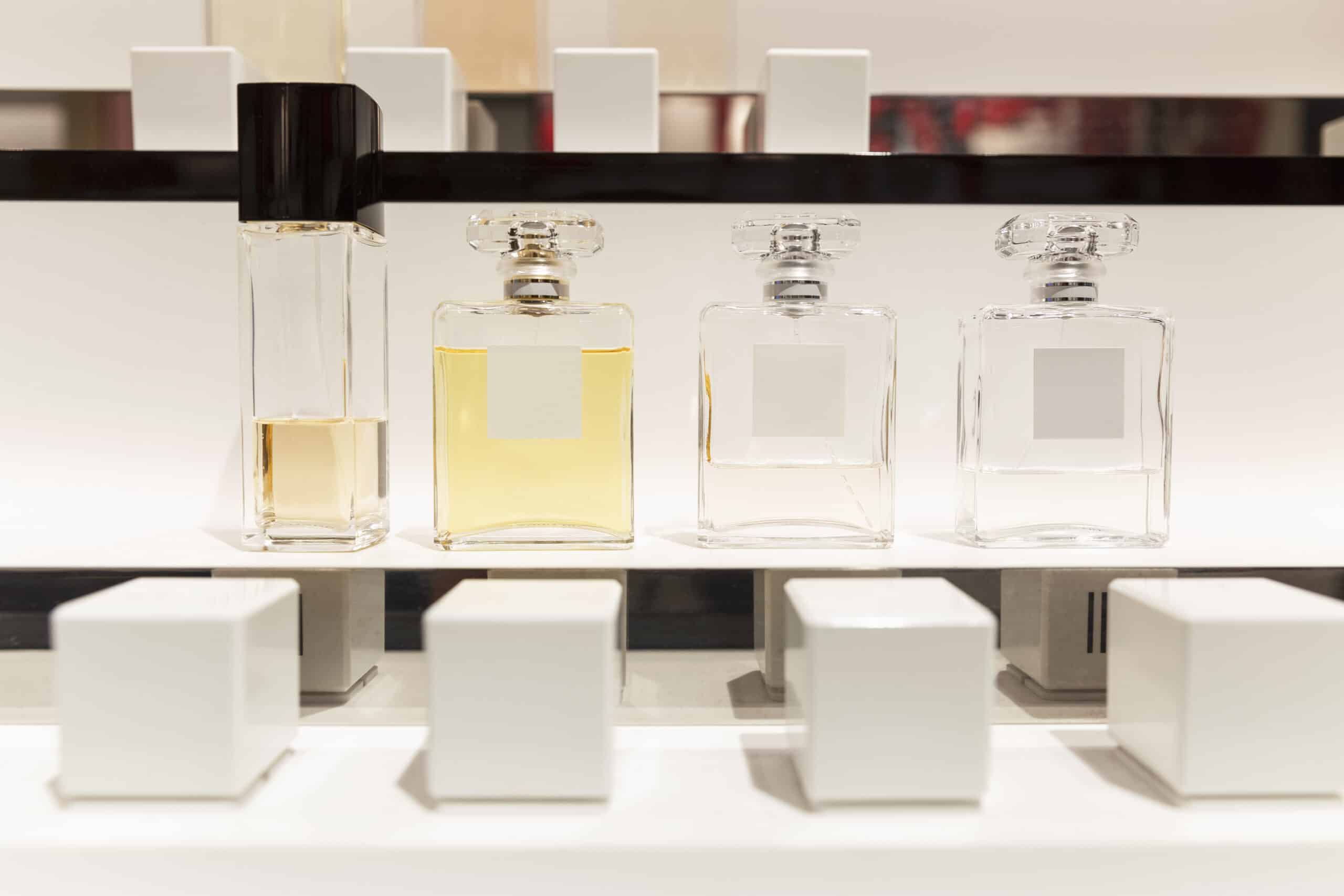 Podium parfum présentoir transparent