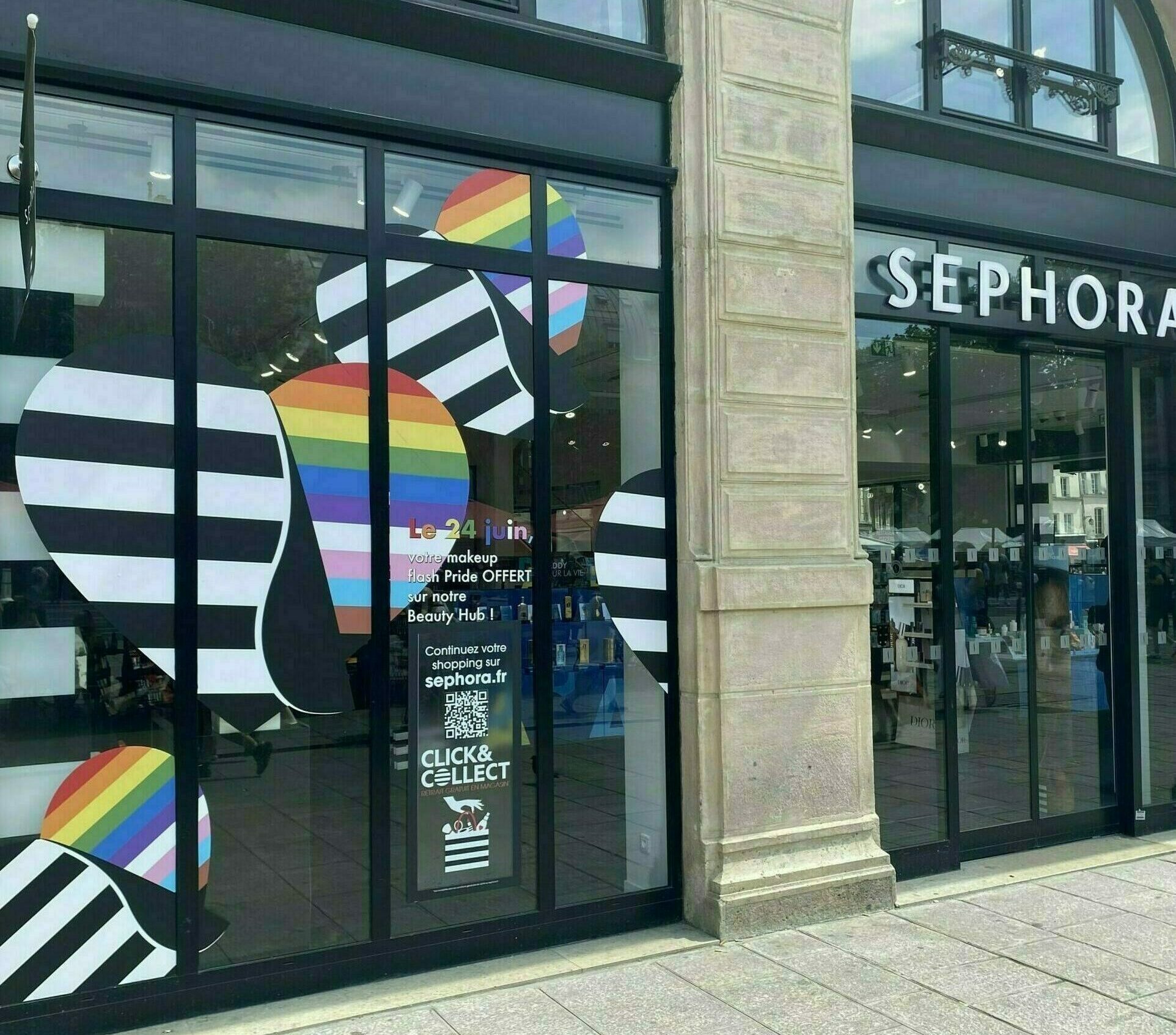 Vitrine Sephora Pride Month St Michel Vitrine Pride Month Sephora Saint Michel coeur coloré
