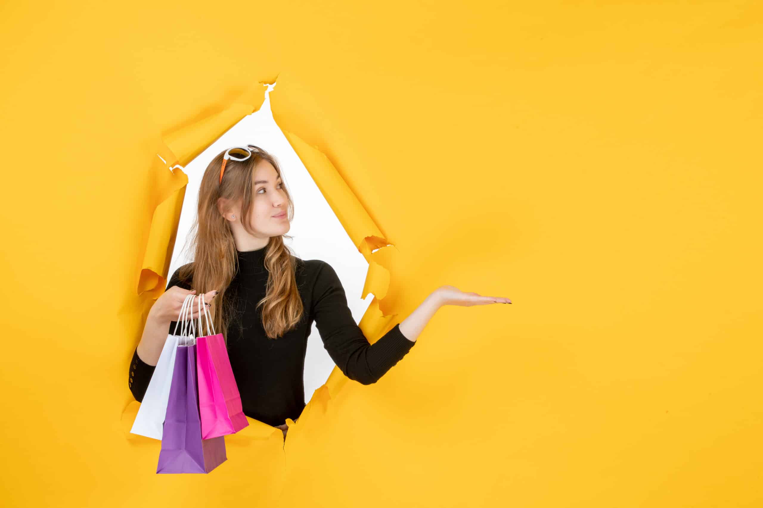 distributeur de comptoir minia fond jaune femme sacs couleurs