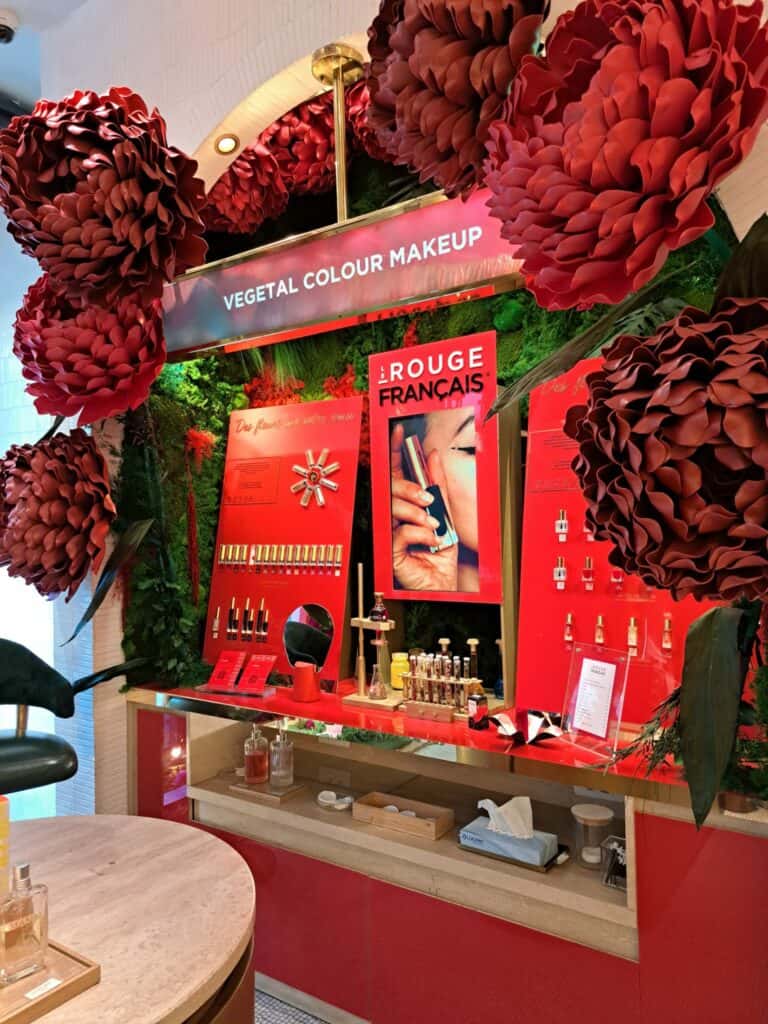 stand cosmétique conçu par Mayence pour les produits naturels du Rouge Français