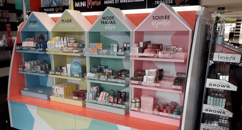 mobilier linéaire par Mayence chez un distributeur pour un lancement de produits de beauté et de crème