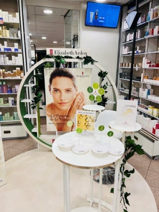 stand cosmétique conçu par Mayence pour les produits naturels de Elisabeth Arden