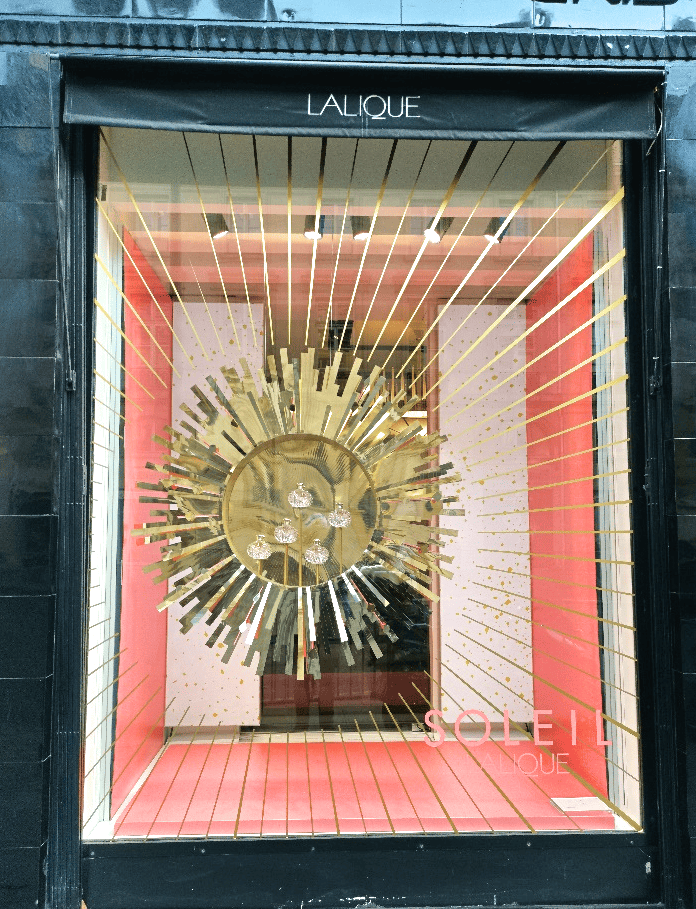 vitrine de magasin de luxe conçue et réalisée par Mayence pour la marque LALIQUE