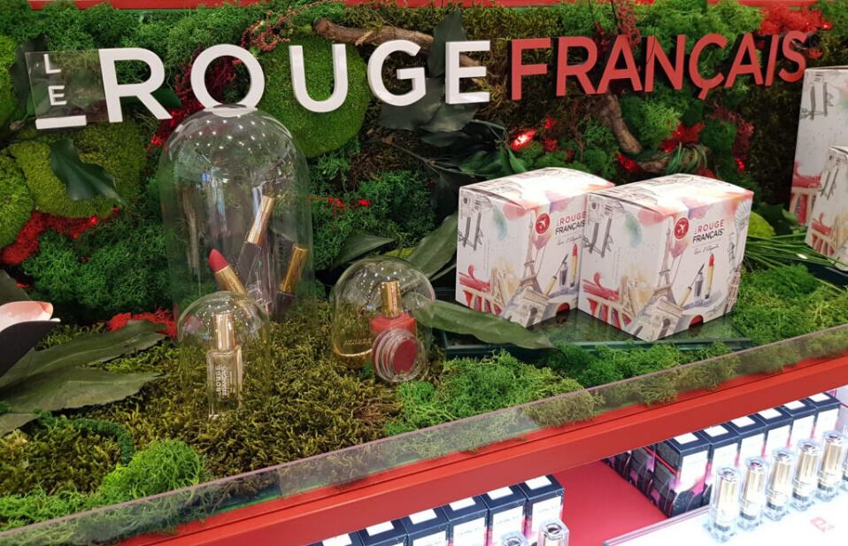 mobilier retail et animation écologiques conçus et réalisés par Mayence.com pour la marque Le Rouge Français