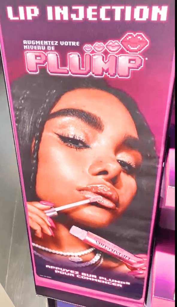 PLV sur les Têtes de Gondole (EDG) pour la marque TOO FACED , réalisées et installées par Mayence dans les magasins Séphora