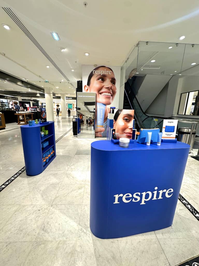PLV, réalisée par Mayence pour le pop up Respire au sein du magasin BHV Marais