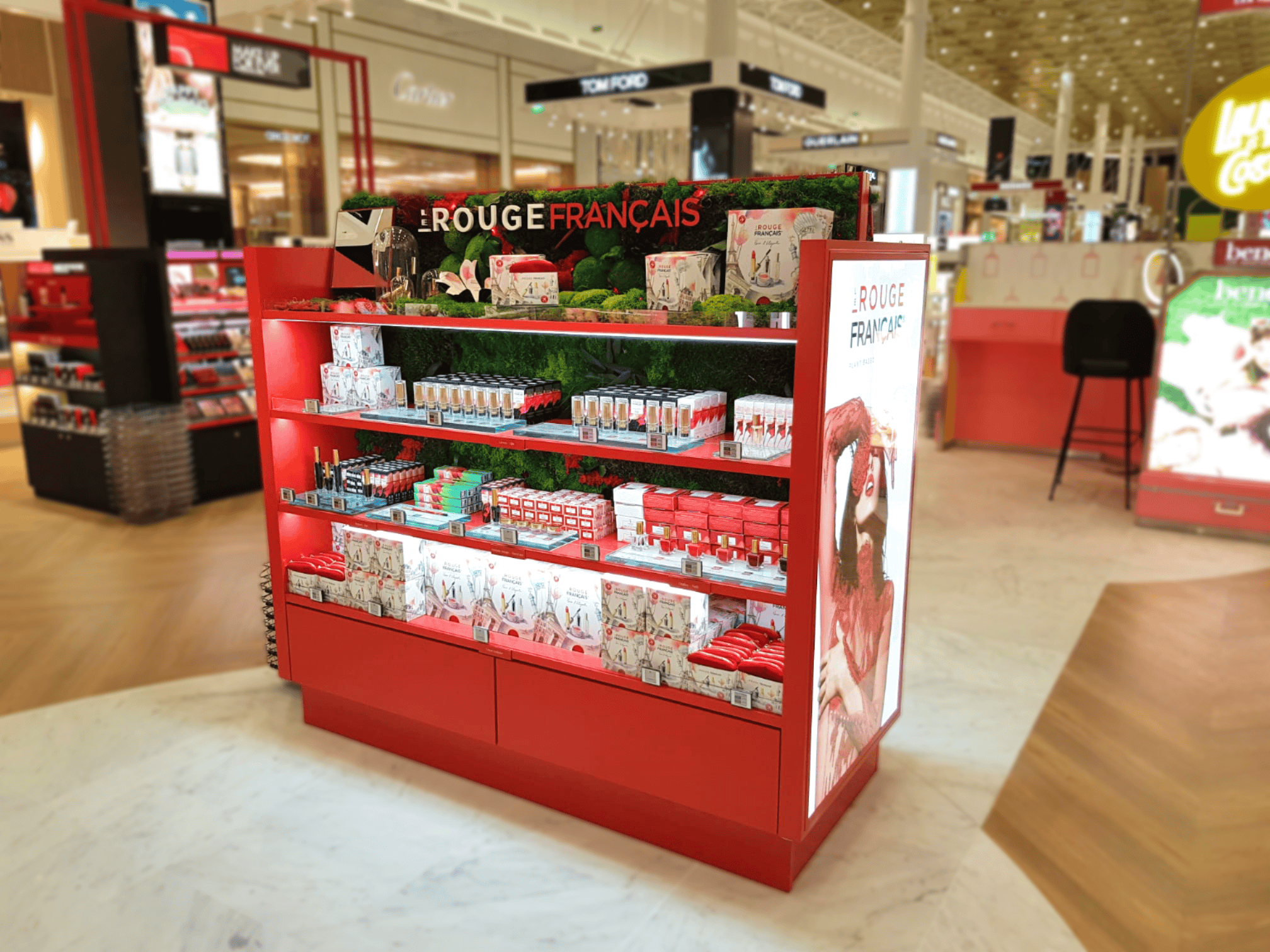 PLV en métal réalisé et fabriqué par Mayence pour la marque le rouge français