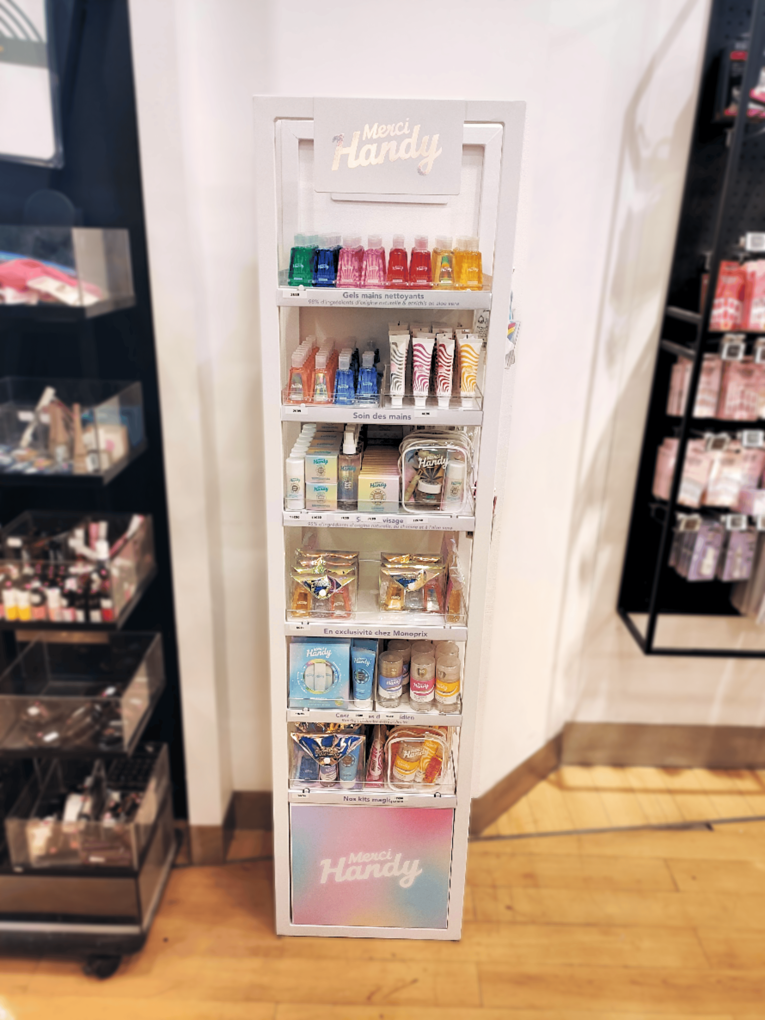 Conception, fabrication et réalisation d’un présentoir en métal pour les produits de la marque merci Handy dans un Monoprix