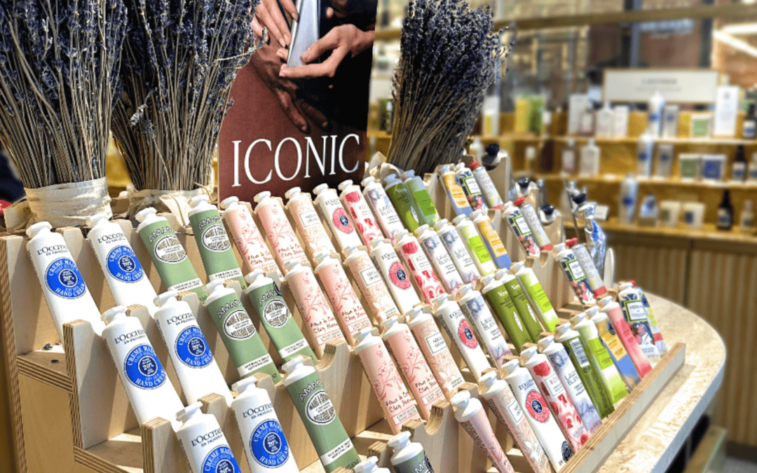 Mayence x L’Occitane : Un Présentoir en Bois sur Mesure pour les Crèmes Mains Écoresponsables