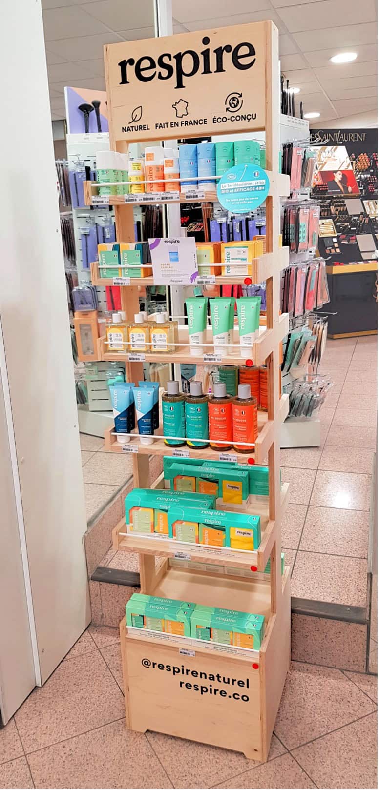 PLV en bois pour les produits de la marque Respire réalisée par mayence