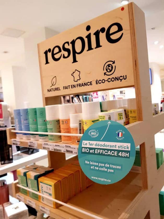 Conception, fabrication et installation de PLV Bois pour la marque Respire dans les magasins Monoprix