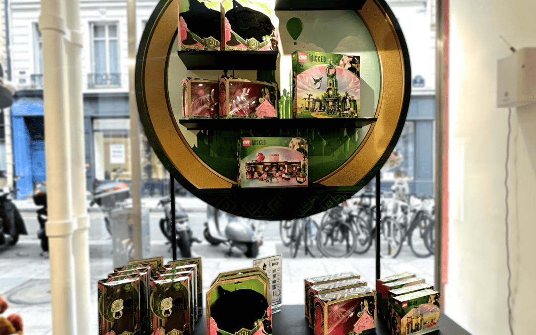 Une vitrine innovante pour les jouets Wicked de Universal Studio chez King Jouet