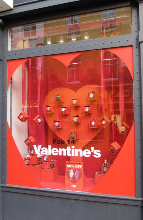 Étude réalisée par Mayence d’une vitrine saisonnière à l’occasion de la saint valentin
