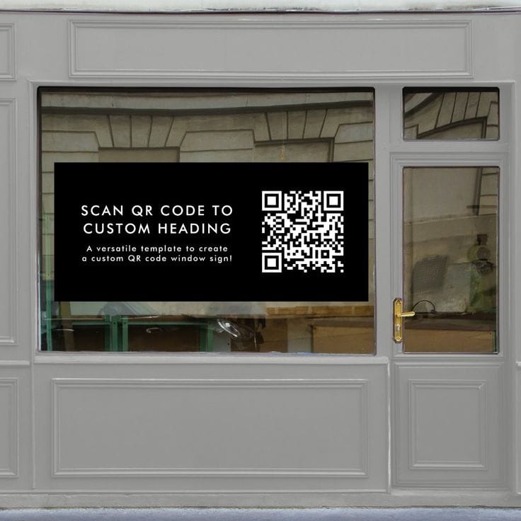 Vitrine de magasin avec QR codes intégrés, reliant les passants à des promotions en ligne et des vidéos explicatives via leur smartphone.