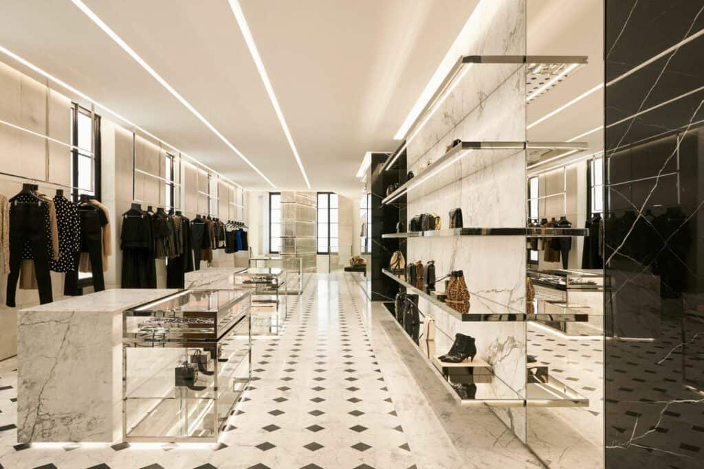 mobilier retail en marbre et verre au sien des magasins Yves Saint Laurent