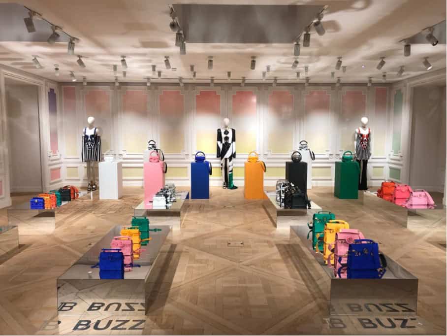 Présentoirs en magasin pour la marque Balmain