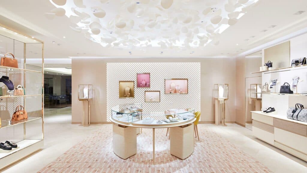 étude par Mayence du Mobilier retail et étagère sur mesure d’un magasin de luxe