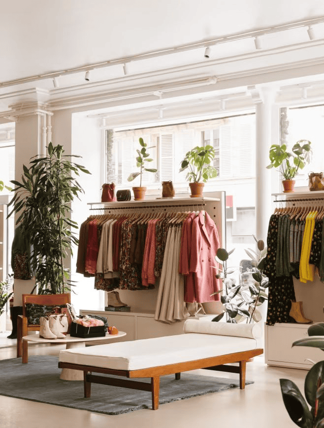 mobilier retail avec présentoirs