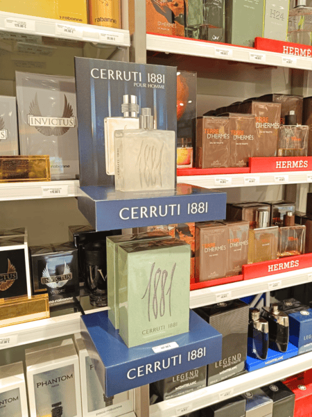 Cerruti et la mise en valeur du parfum VIVO 1881 : Un projet de présentoirs innovants