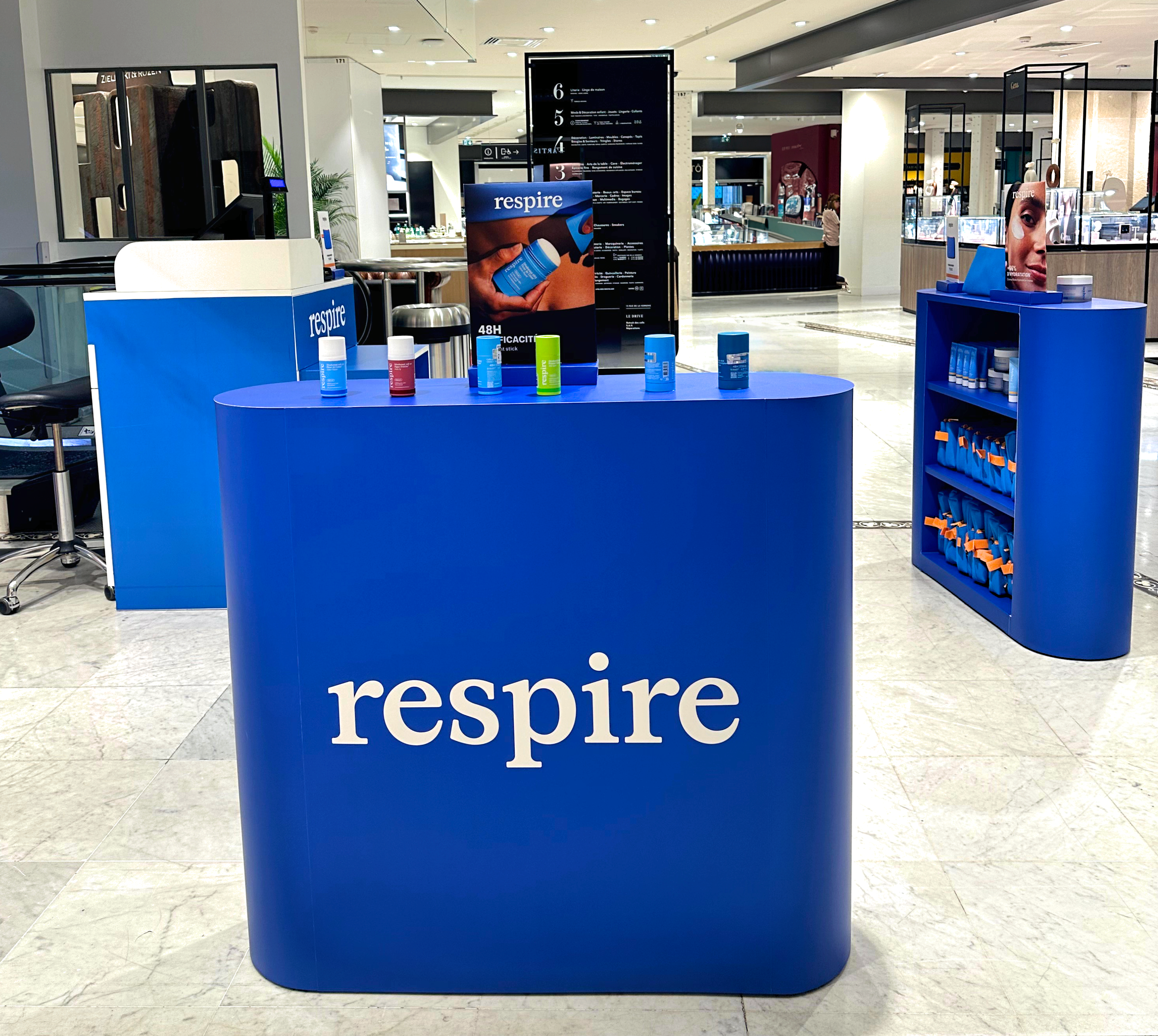 Respire stand Design et Fabrication de Mobilier linéaire en métal par Mayence pour la Granado
