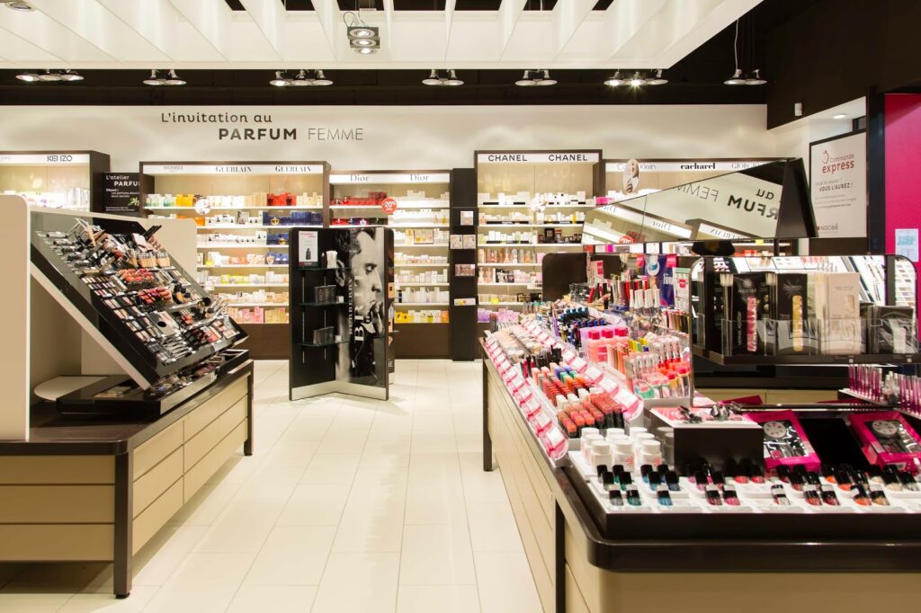 mobilier retail et bergerie cosmétiques magasin Nocibé