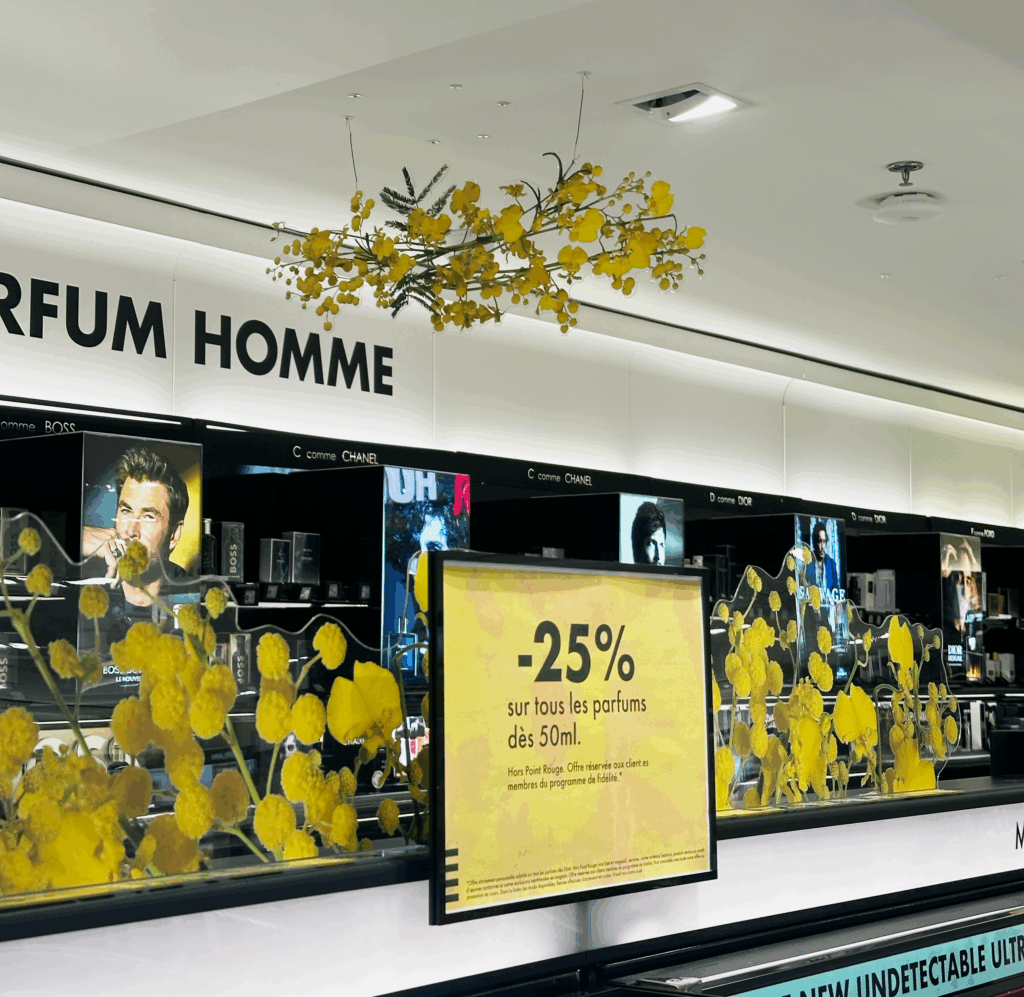 espace de vente Sephora avec header floral