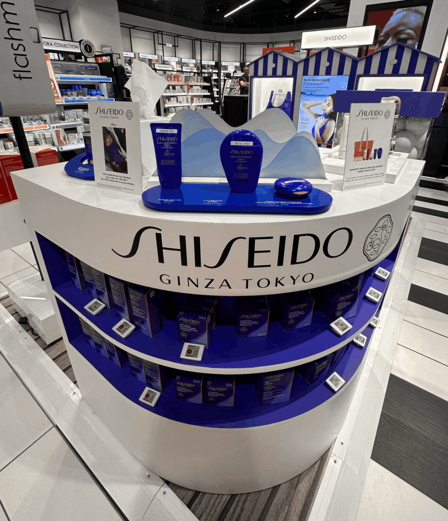 Habillage de meuble réalisé par Mayence pour la marque de skin care Shiseido