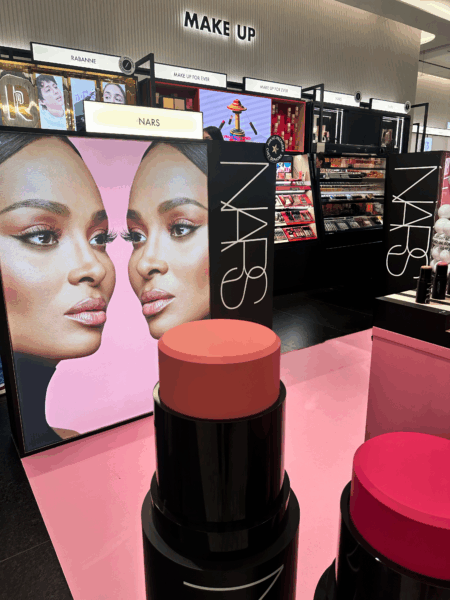 3 atouts exclusifs du stand NARS chez Sephora signé Mayence