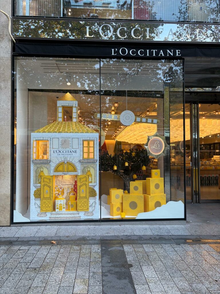 Vitrine de noel l'occitane 2025 par Mayence