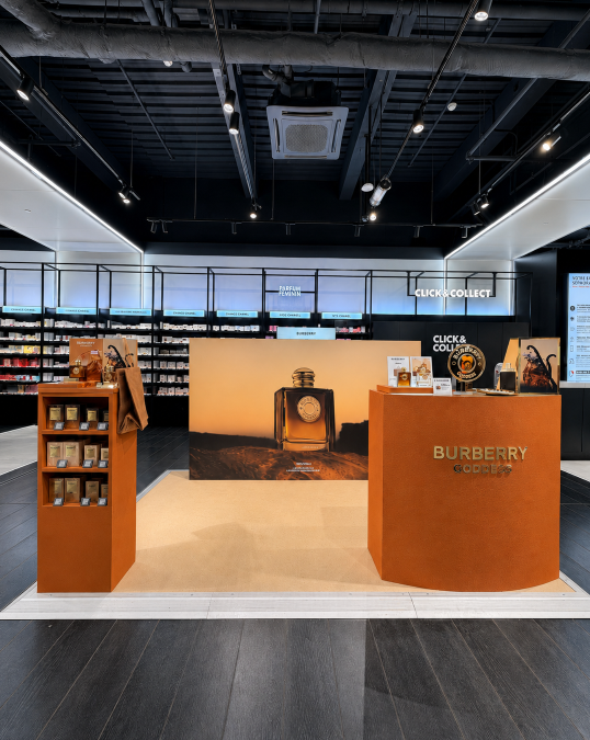 Podium Burberry Goddess chez Sephora